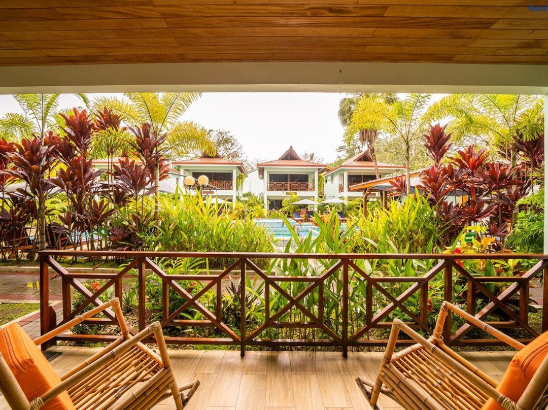 Bungalows Beachfront Hotel