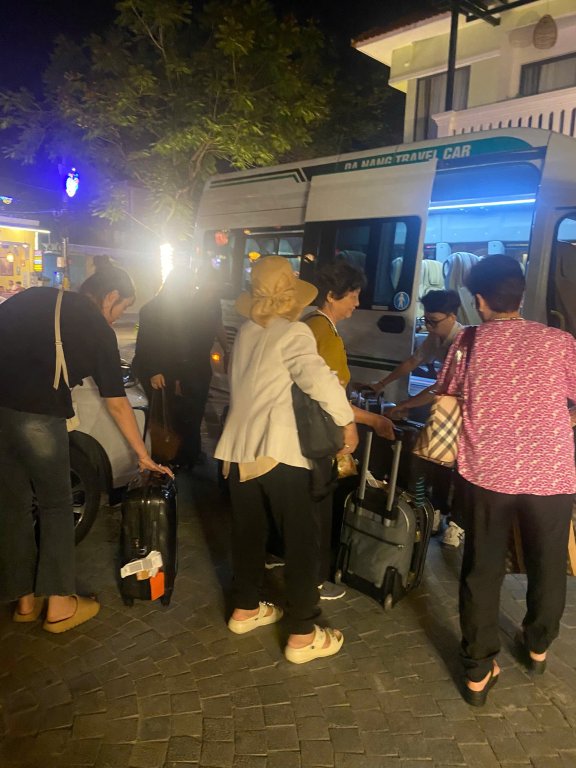 下龙湾德拉西酒店 - 现代湾景度假胜地-旅行者