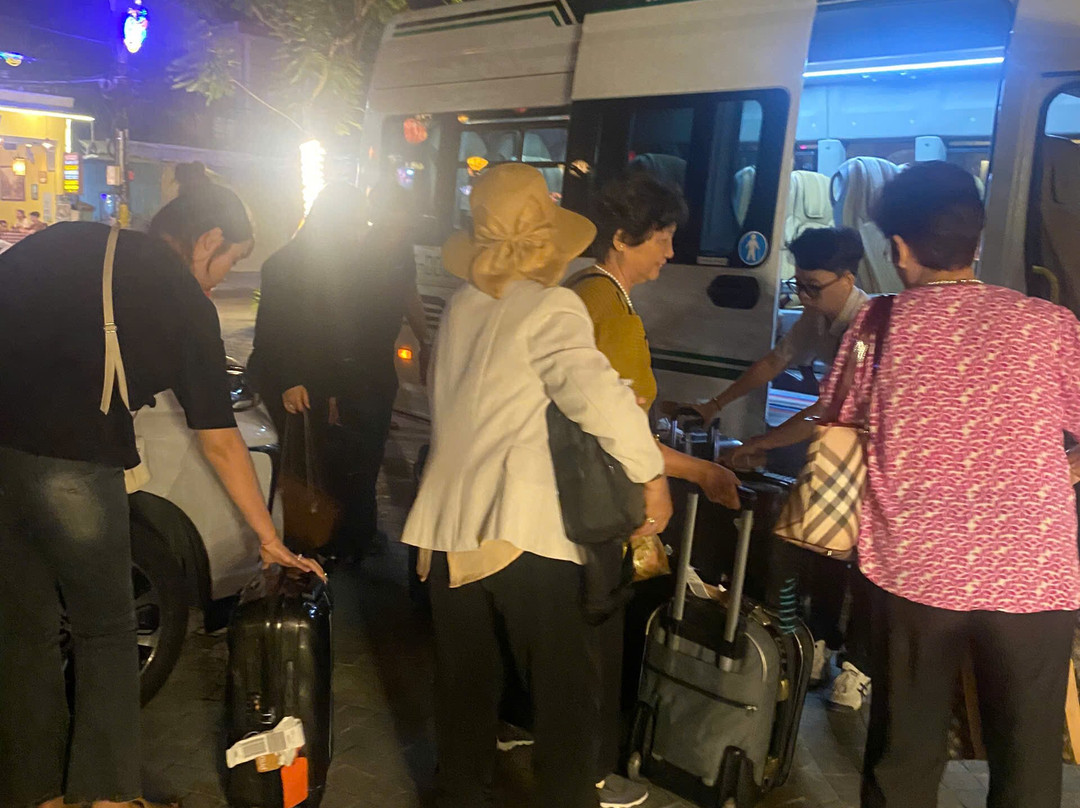 下龙湾德拉西酒店 - 现代湾景度假胜地主图