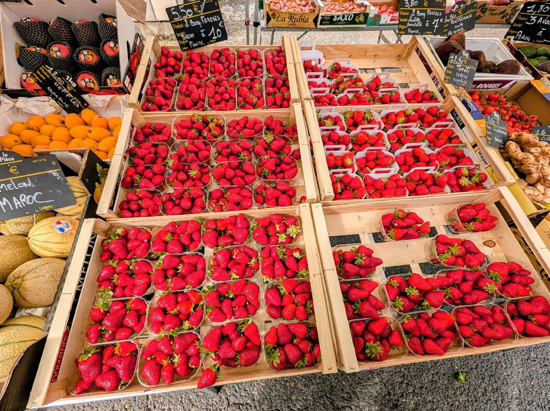 Weekly Farmer's Market Objat-Objat必去景点