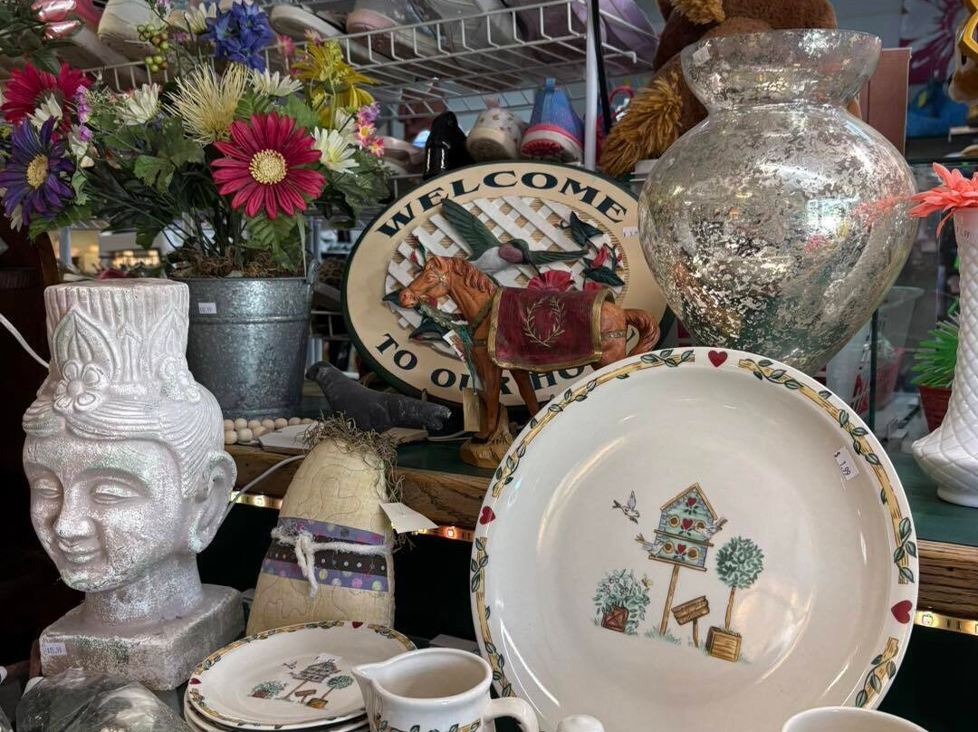 Love it Once More Thrift Store-Clinton必去景点