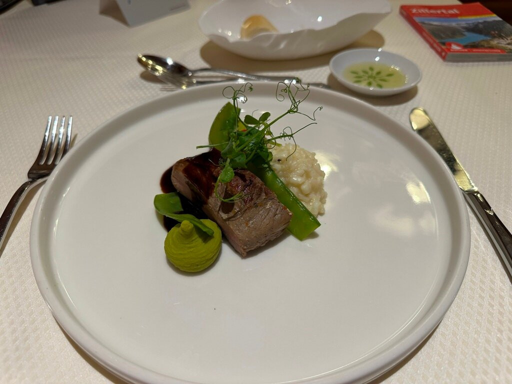 逖罗勒赫夫酒店主图