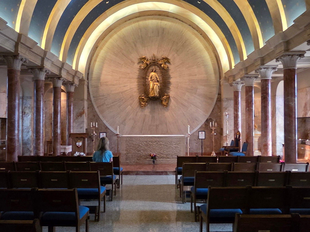 Basilica and National Shrine of Mary Help of Christians at Holy Hill-Hubertus必去景点