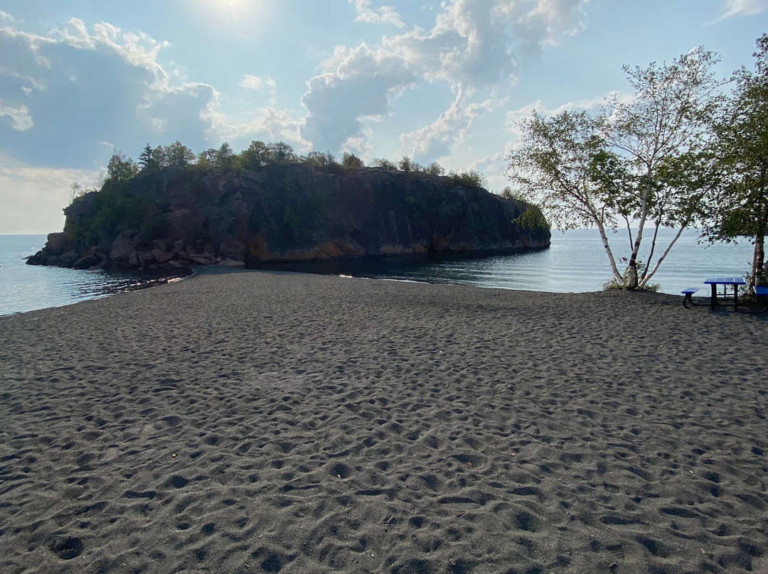 Black Beach-Silver Bay必去景点