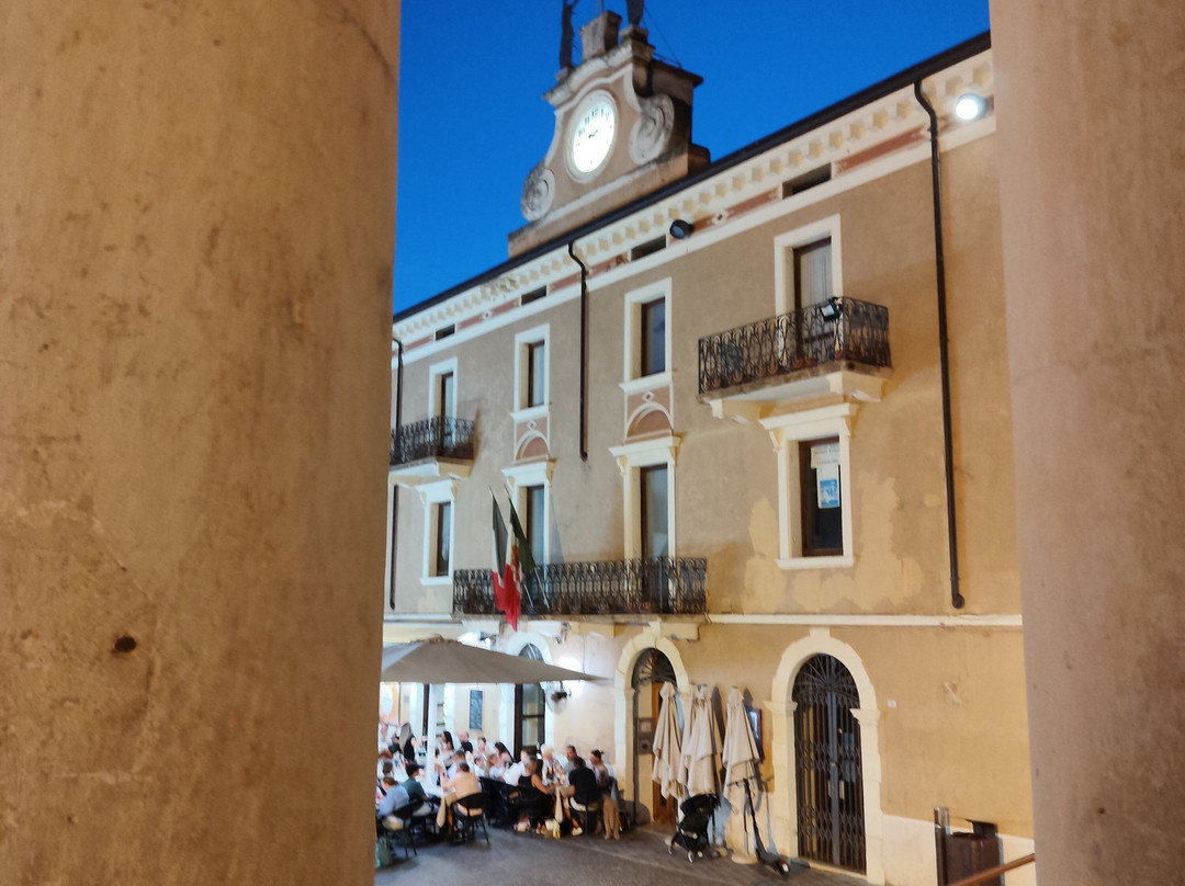 Chiesa Parrocchiale Dei Santi Nicolò E Severo-巴尔多利诺必去景点