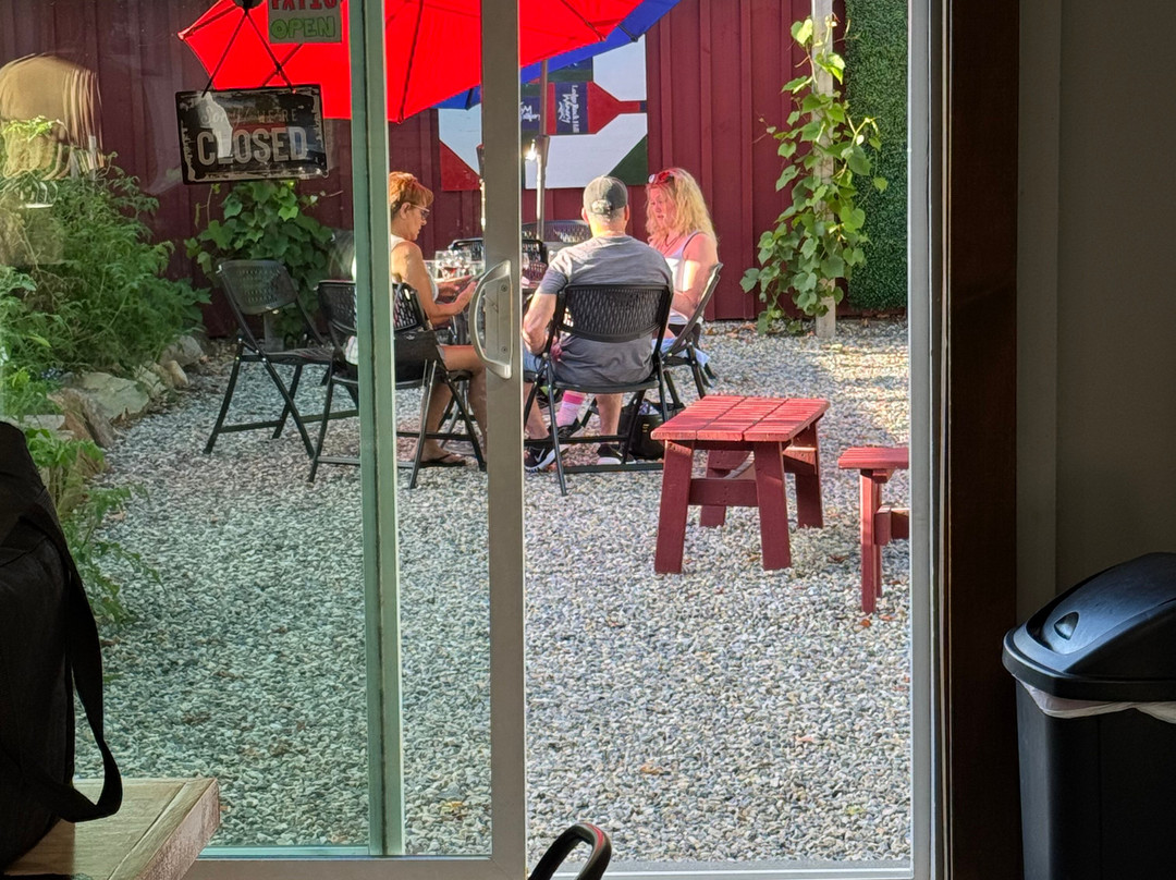 Ledge Rock Hill Winery-乔治湖必去景点