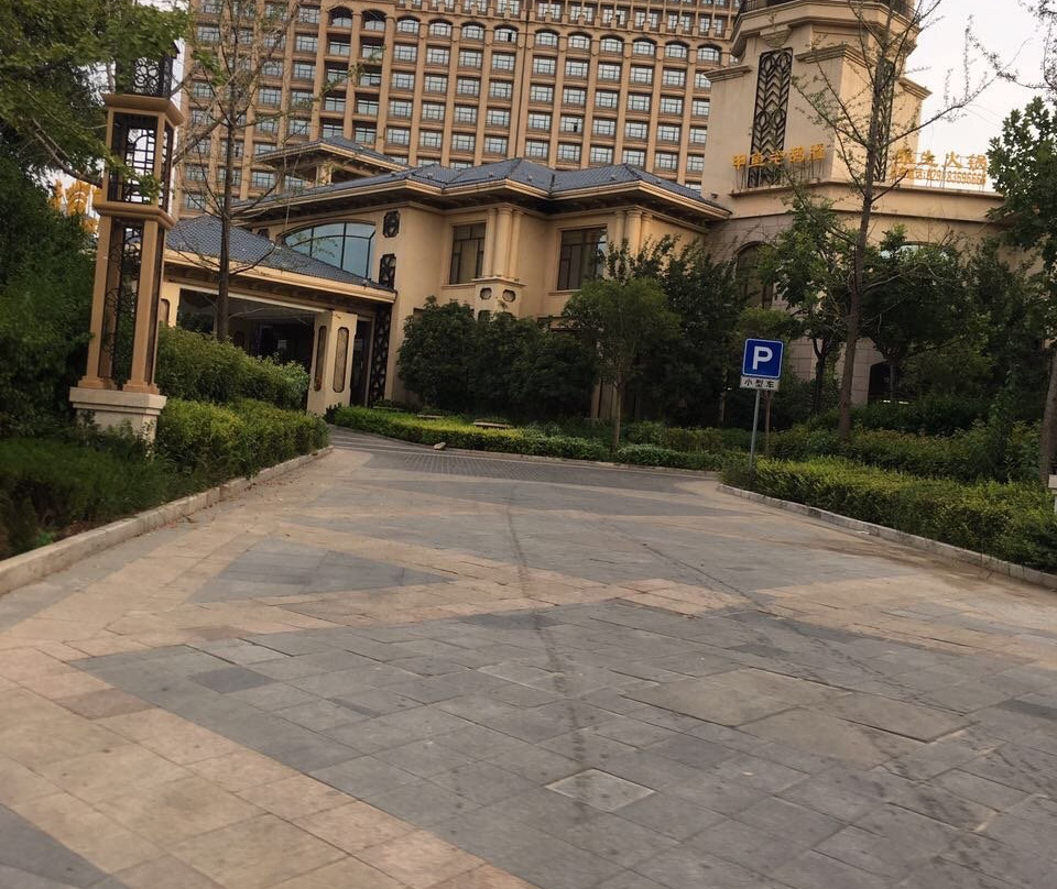 陆港假日酒店主图