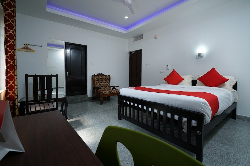 OYO Flagship Marottickal Residency