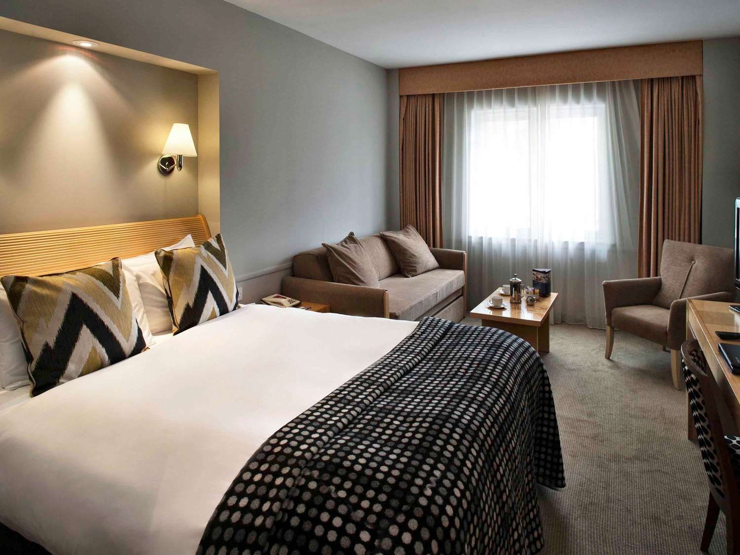 Sunday Hotel Staines-官方