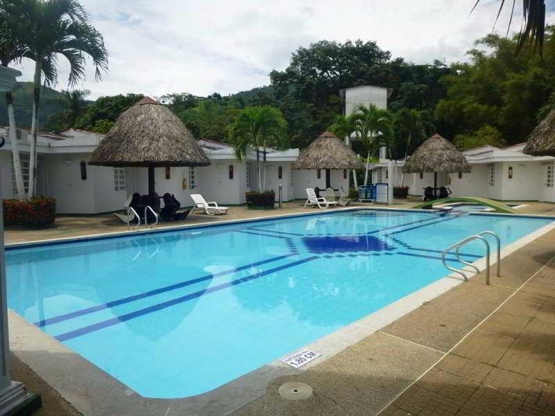 Santa Barbara Hotel Country Villavicencio-泳池