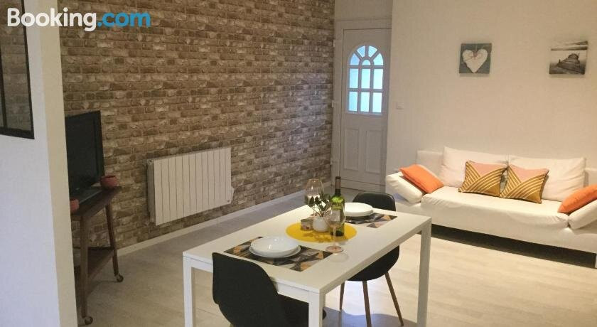 Meubles a Neris-les-Bains