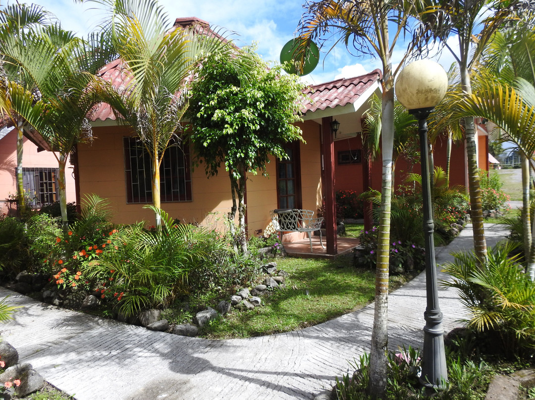 Cabañas Mountain River Lake Inn