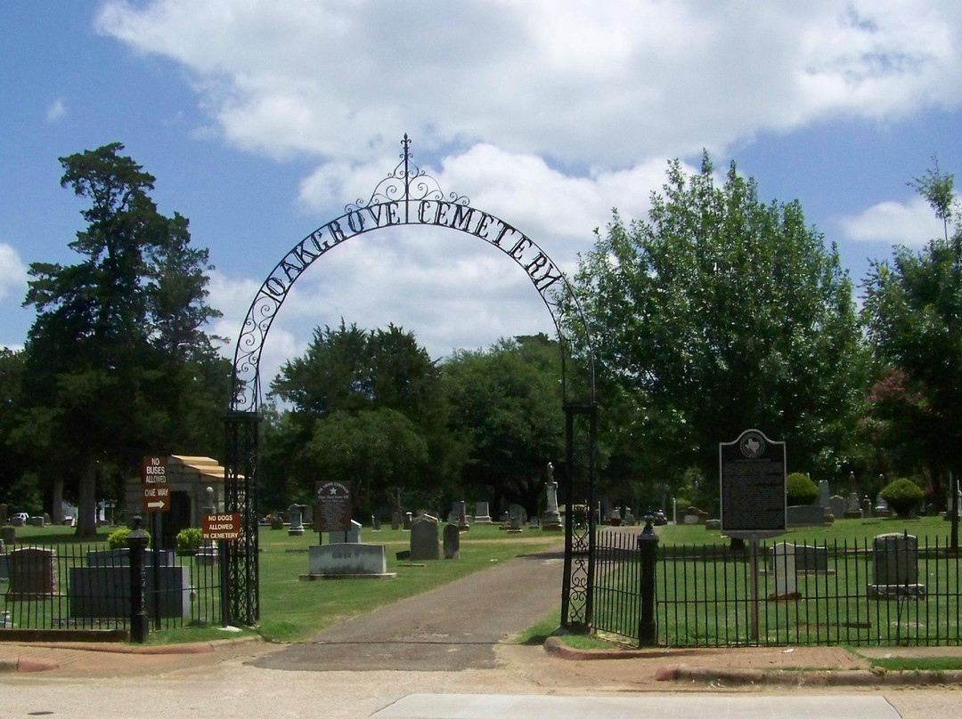 Oak Grove Cemetery景点图片