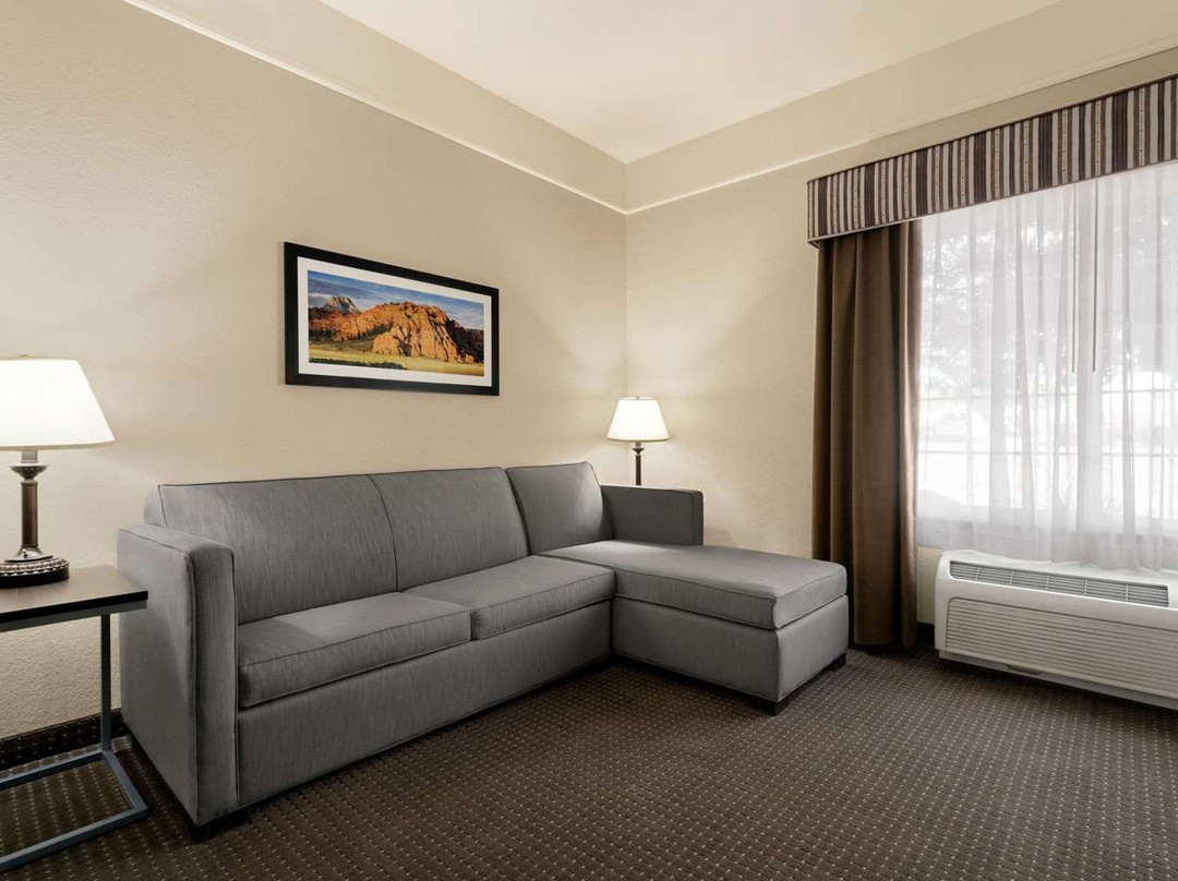 La Quinta Inn & Suites by Wyndham St. George主图