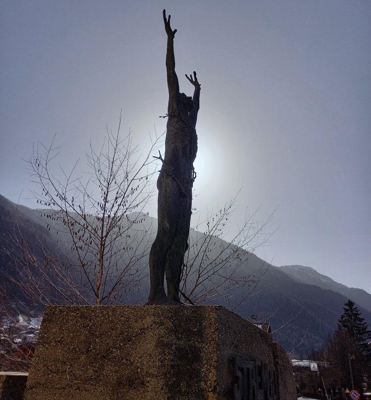 Monumento Ai Caduti-Strembo必去景点