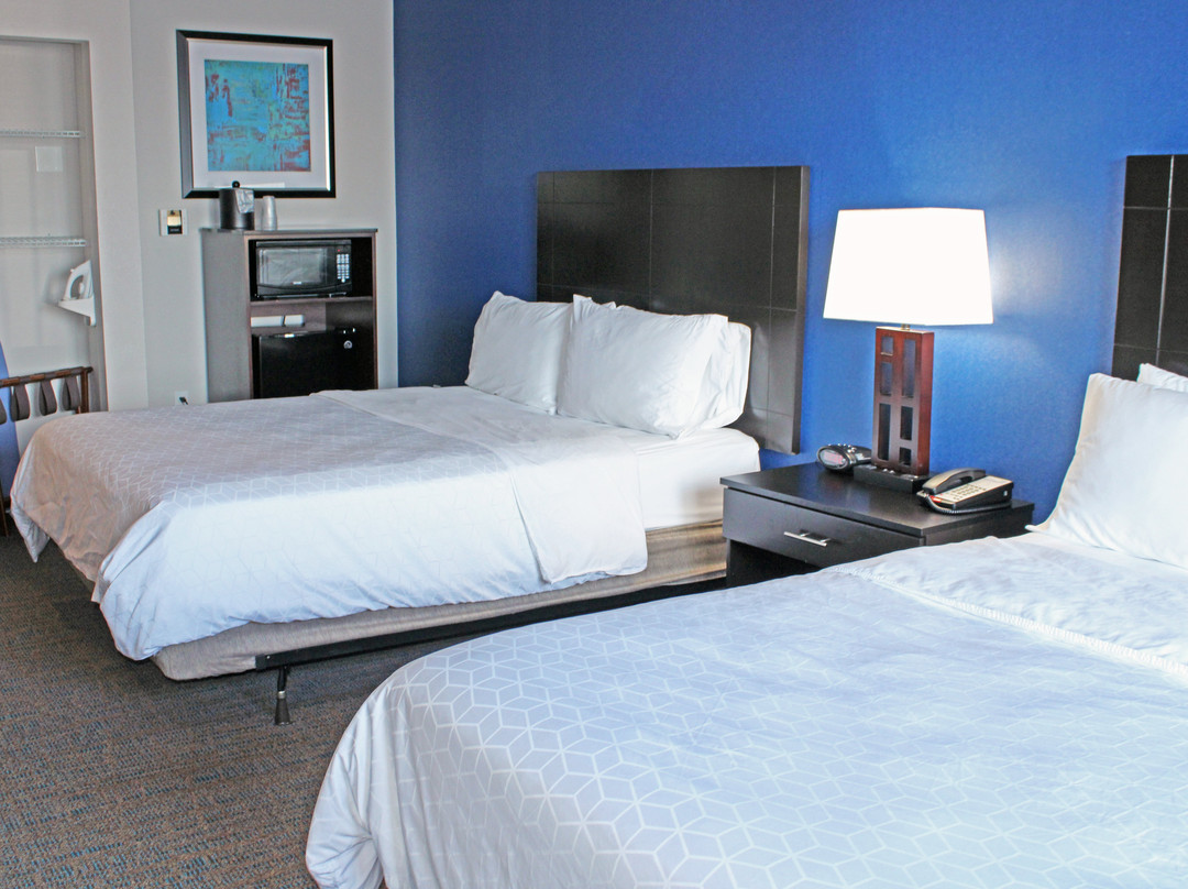 Holiday Inn Express & Suites Bakersfield Airport By IHG主图