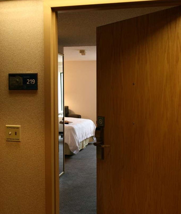 怀特河路口希尔顿恒庭酒店主图