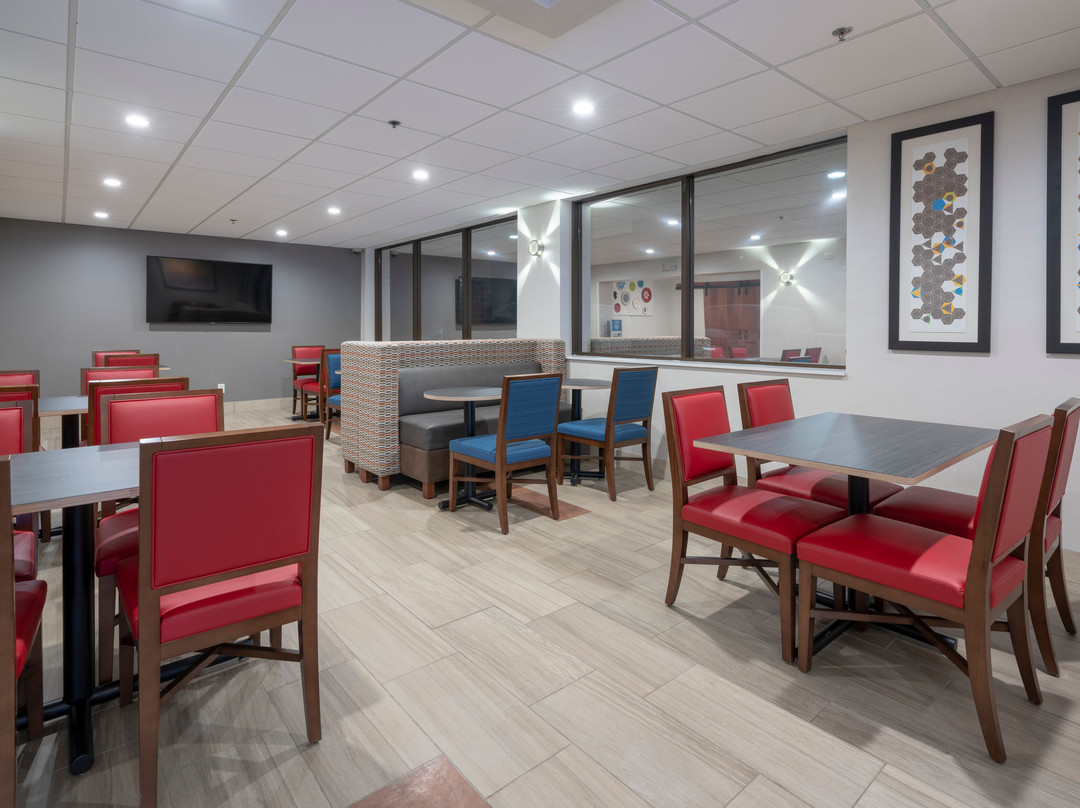 Holiday Inn Express & Suites Coon Rapids-blaine Area By IHG主图