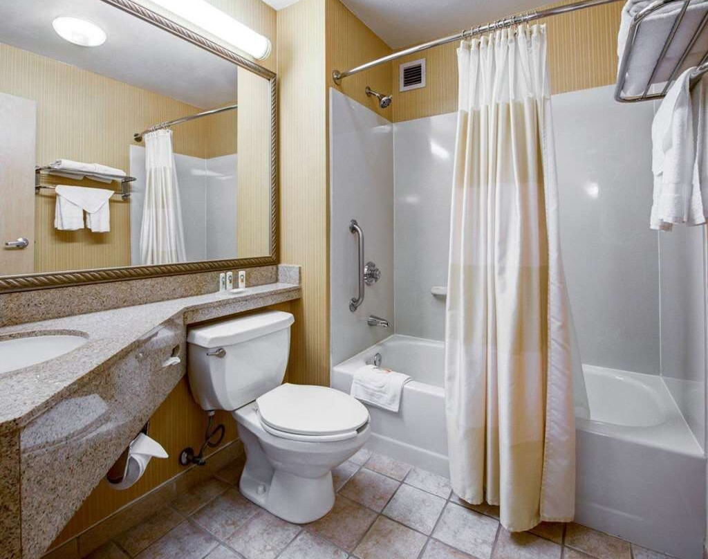 阿纳海姆普拉杉西亚品质酒店主图