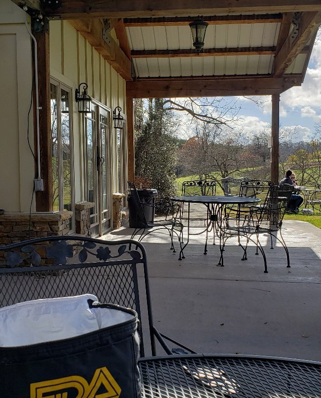 West Wind Farm Vineyard & Winery-Max Meadows必去景点