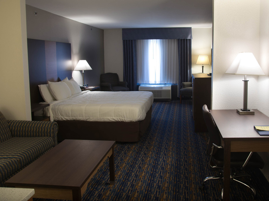 Crossroads Inn & Suites主图