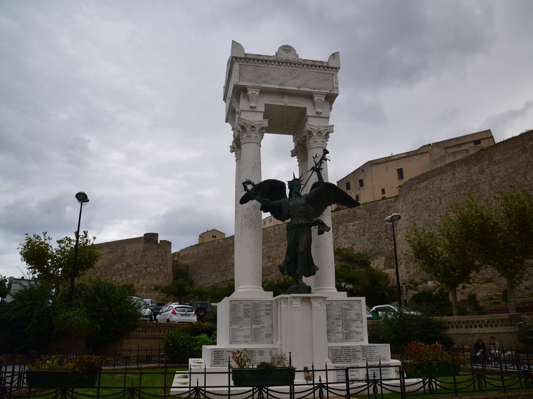 Monument aux Morts-卡尔维必去景点