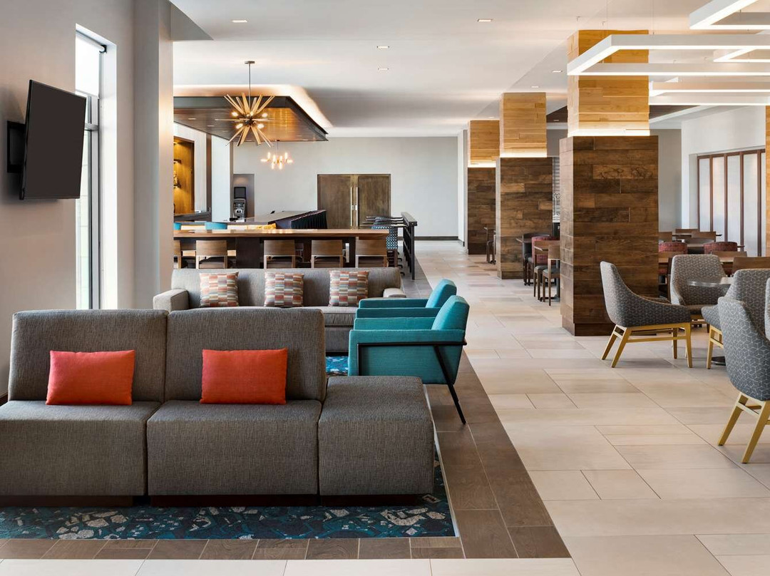 Hilton Garden Inn Milwaukee Brookfield Conference Center主图