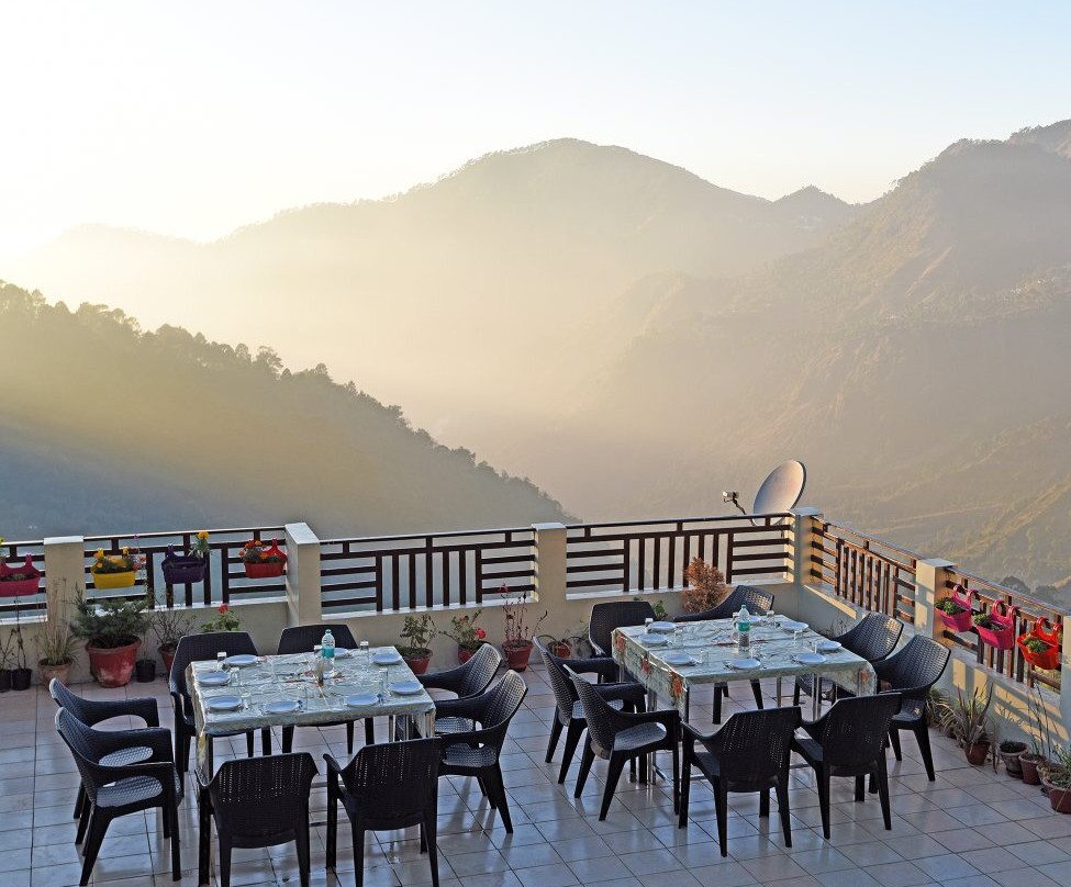 Green Roof Hotel & Resort主图