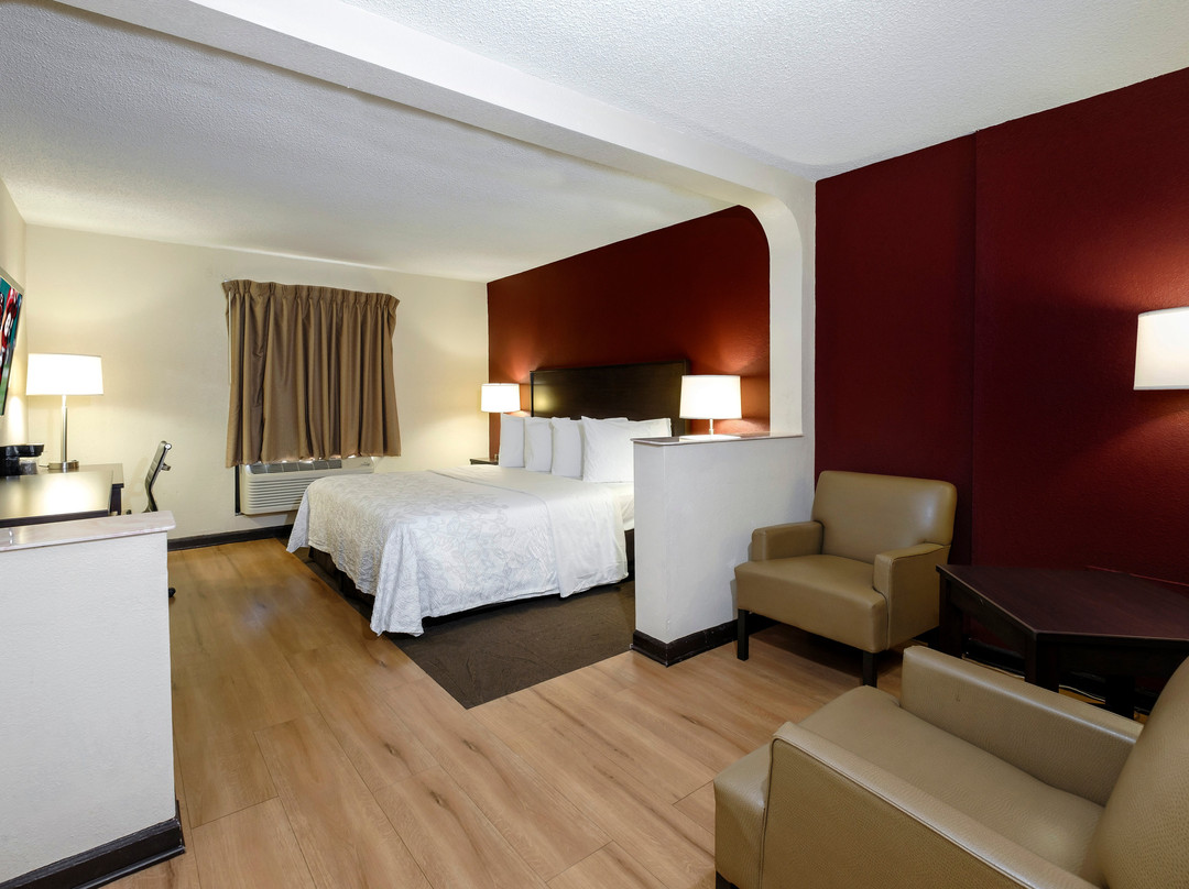 Red Roof Plus & Suites Opelika主图