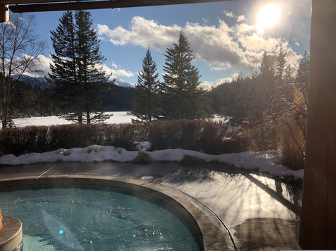 泰雅克斯旅馆及直升机滑雪主图