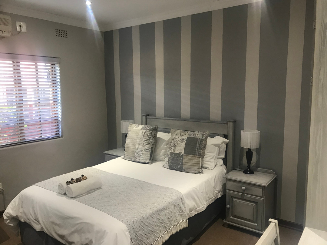 Bushmen Inn Premier lodge主图