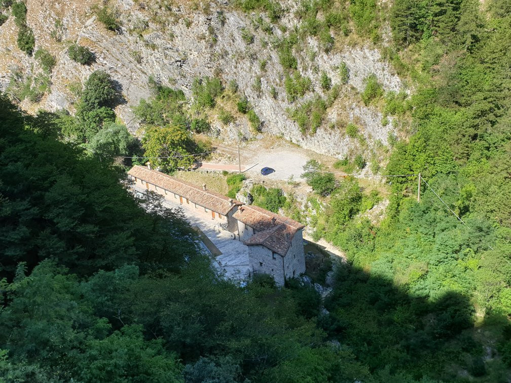 Passeggiata Acquedotto Medievale "Gola del Bottaccione" Gubbio-古比奥必去景点