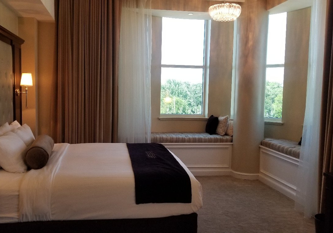 The Artesian Hotel, Casino & Spa主图