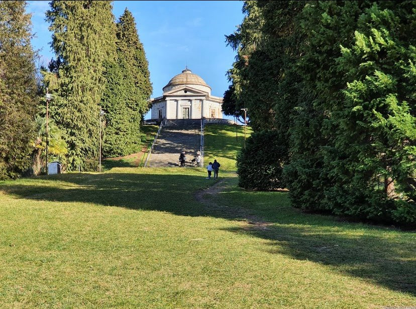 Monumento Funebre Castelbarco di Ispra-Ispra必去景点