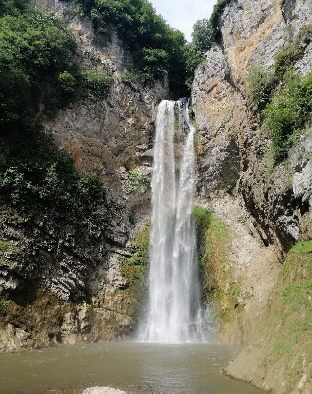 Bliha Waterfall景点图片