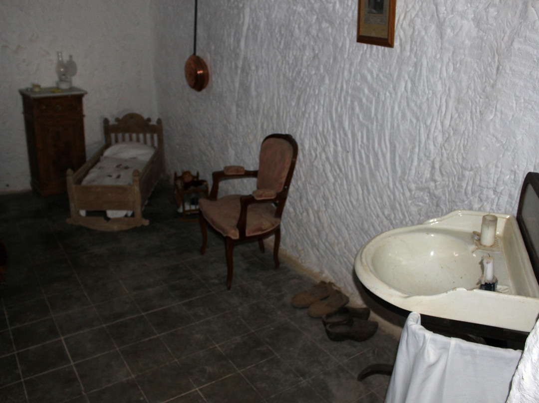 Cuevas Almagruz主图