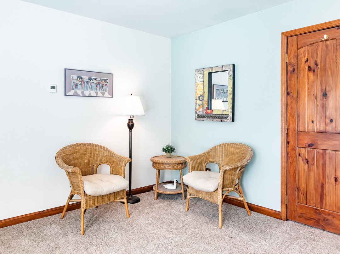 燕鸥湖旅馆主图