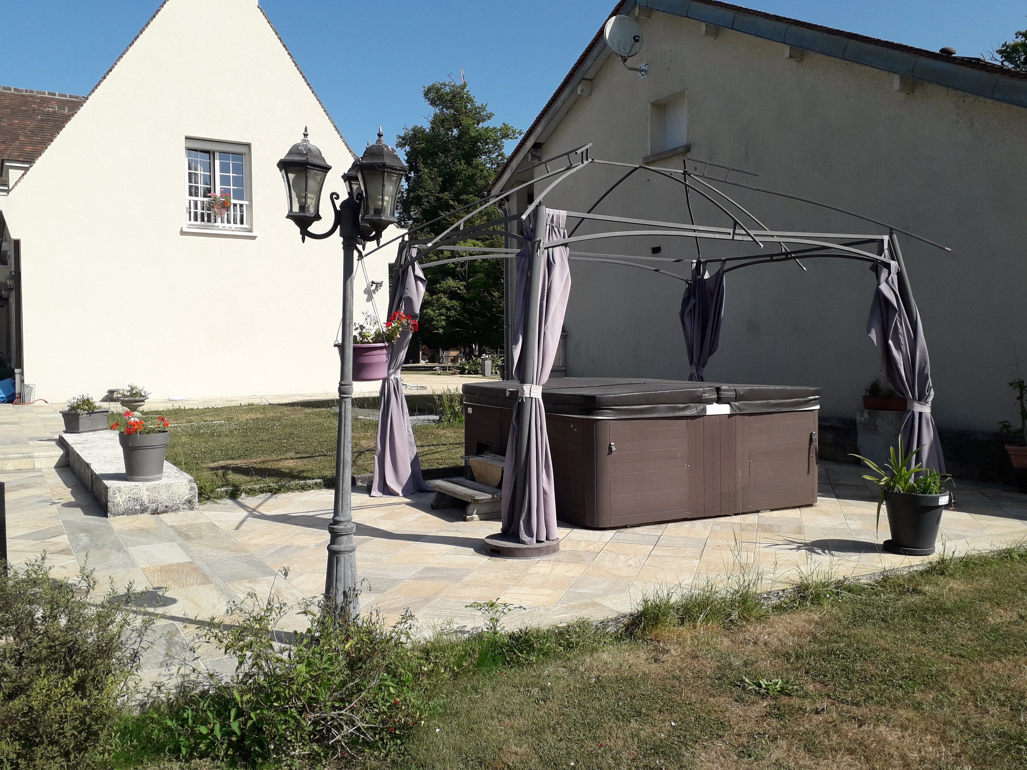 Domaine des Tinarages-泳池