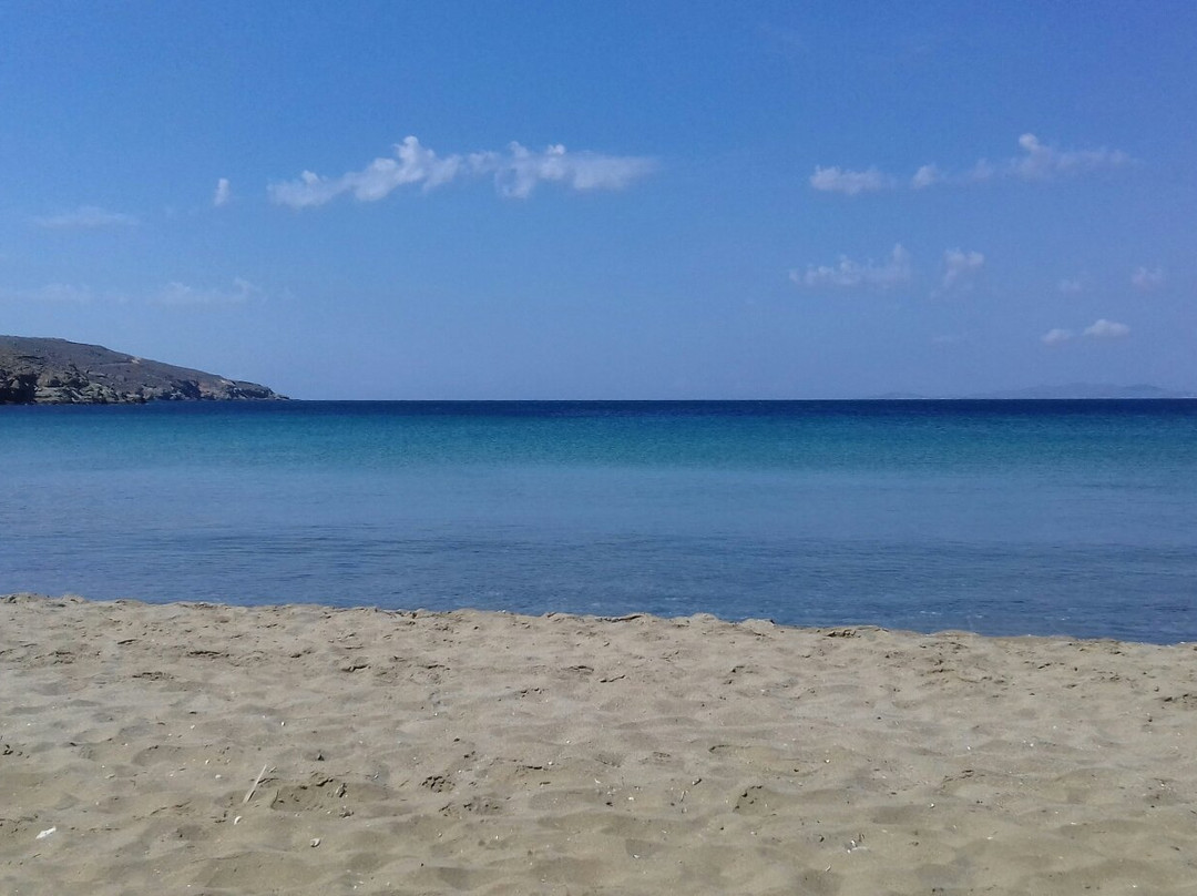 Agios Romanos Beach景点图片