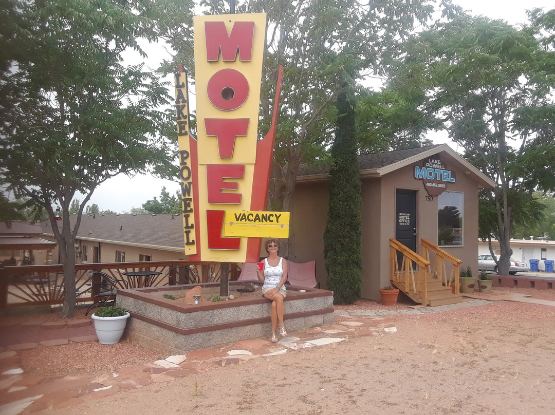 鲍威尔湖汽车旅馆主图