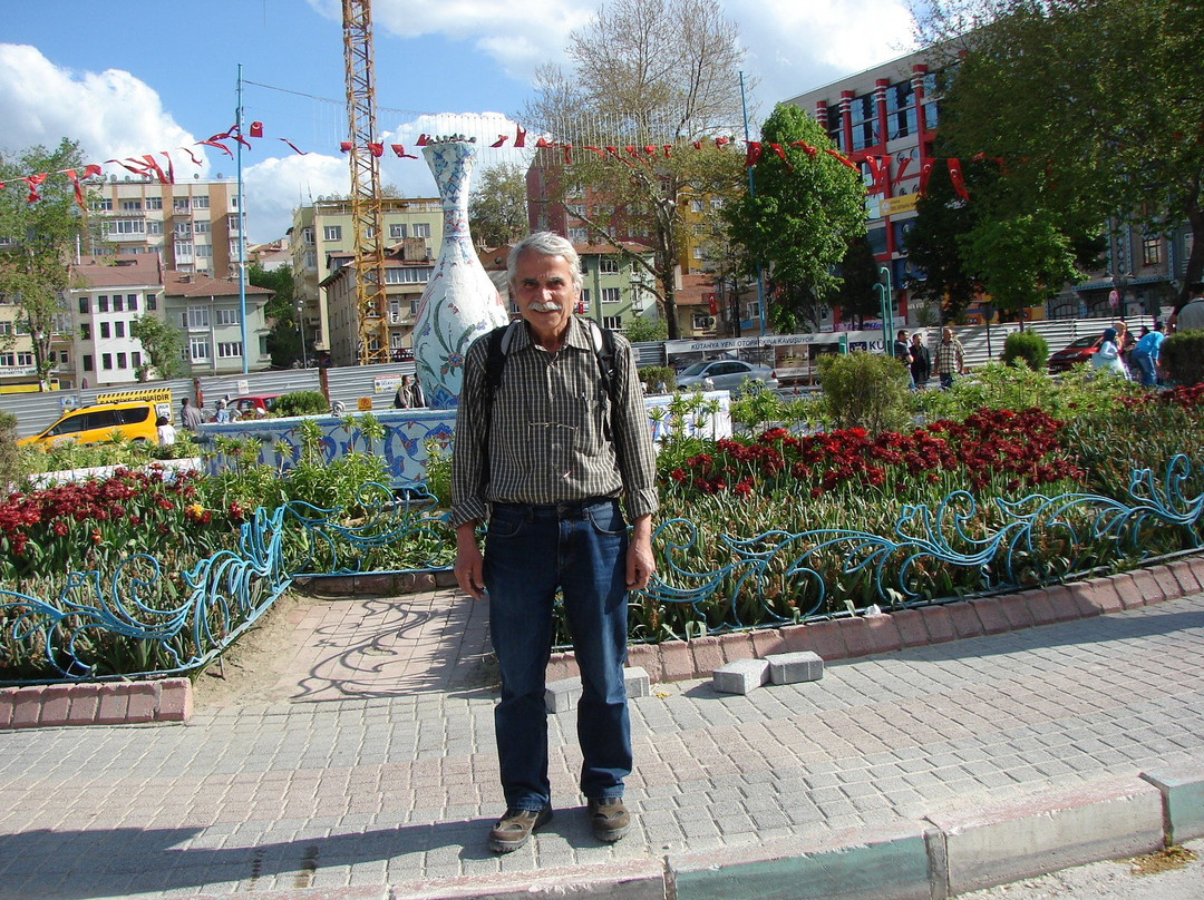 Kutahya Vase