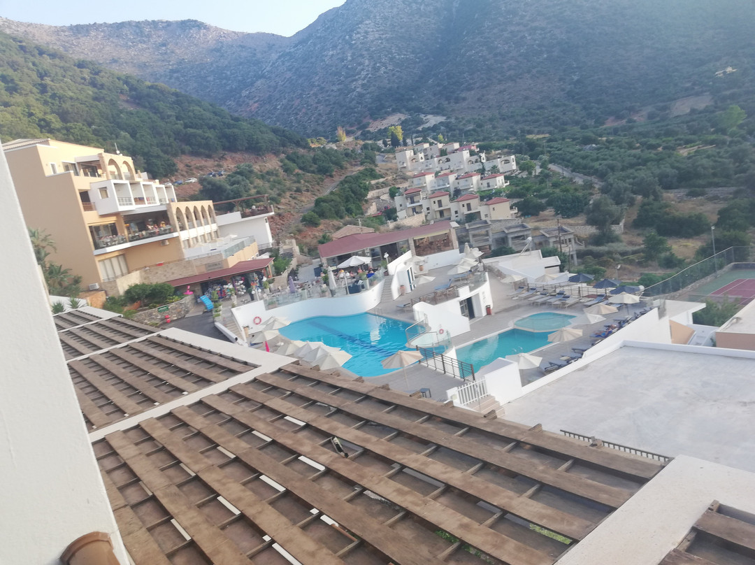 费里昂套房温泉度假酒店主图