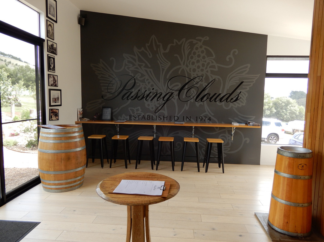 Passing Clouds Winery-戴尔斯福特必去景点