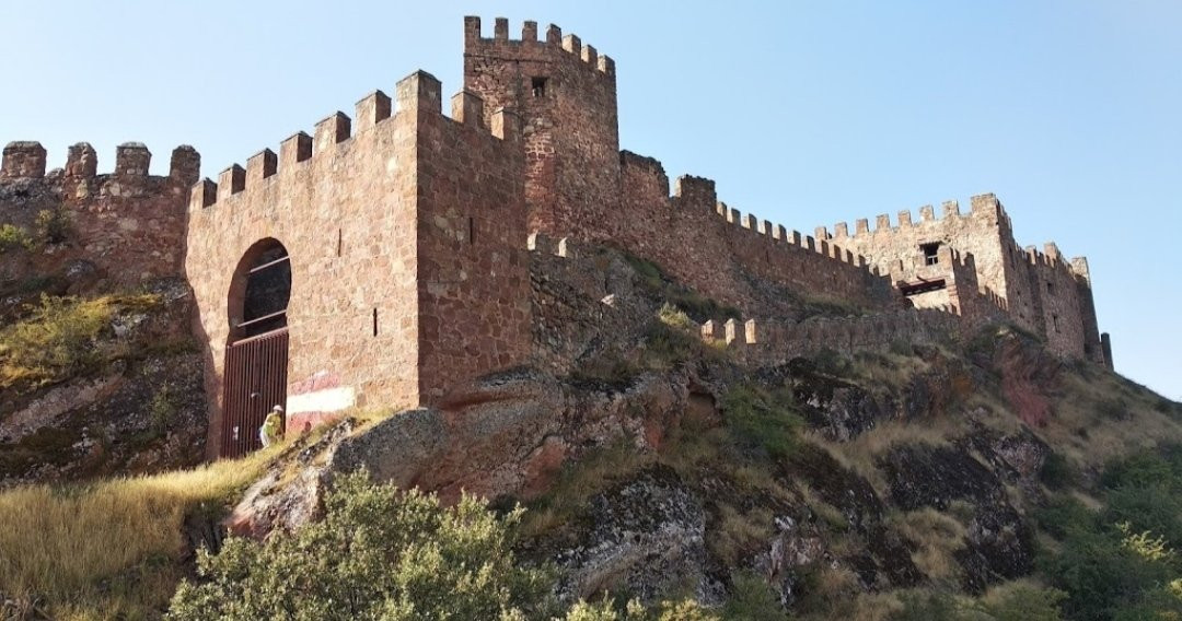 Castle of Riba de Santiuste景点图片