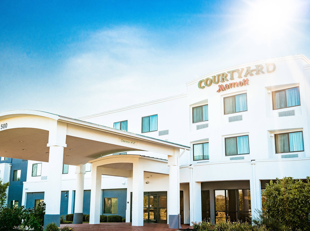 金斯顿万怡酒店主图