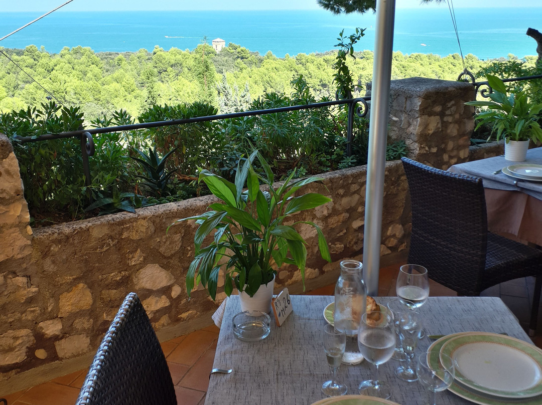 尹特那锡那里酒店主图