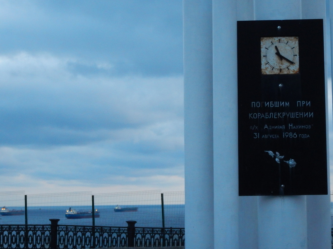 Monument to Perished on the Ship Admiral Nakhimov景点图片