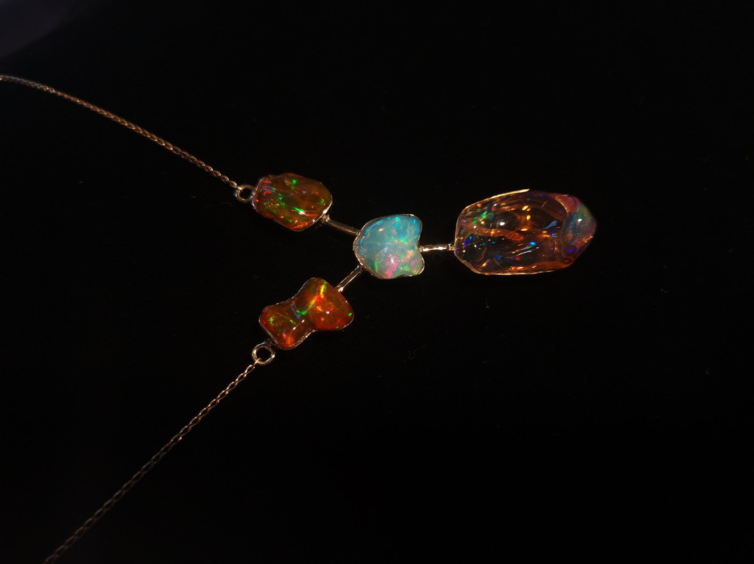 Sanchez & Luna Fire Opals Designs景点图片