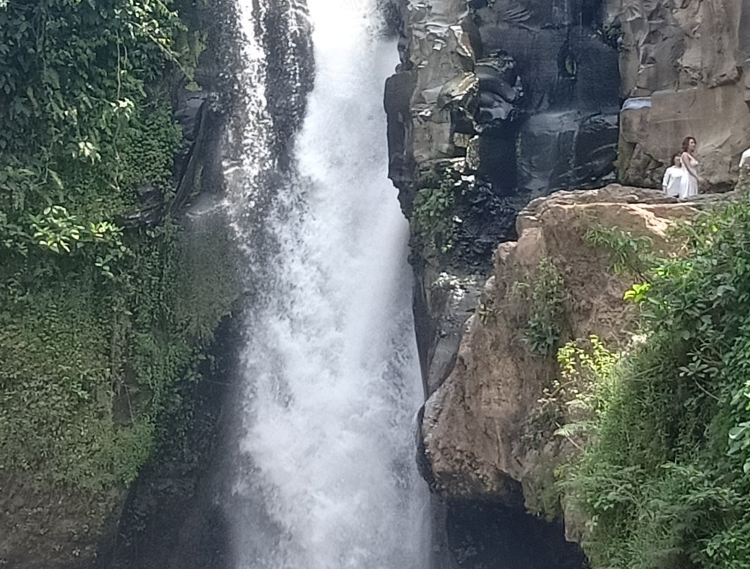 Blangsinga Waterfall景点图片