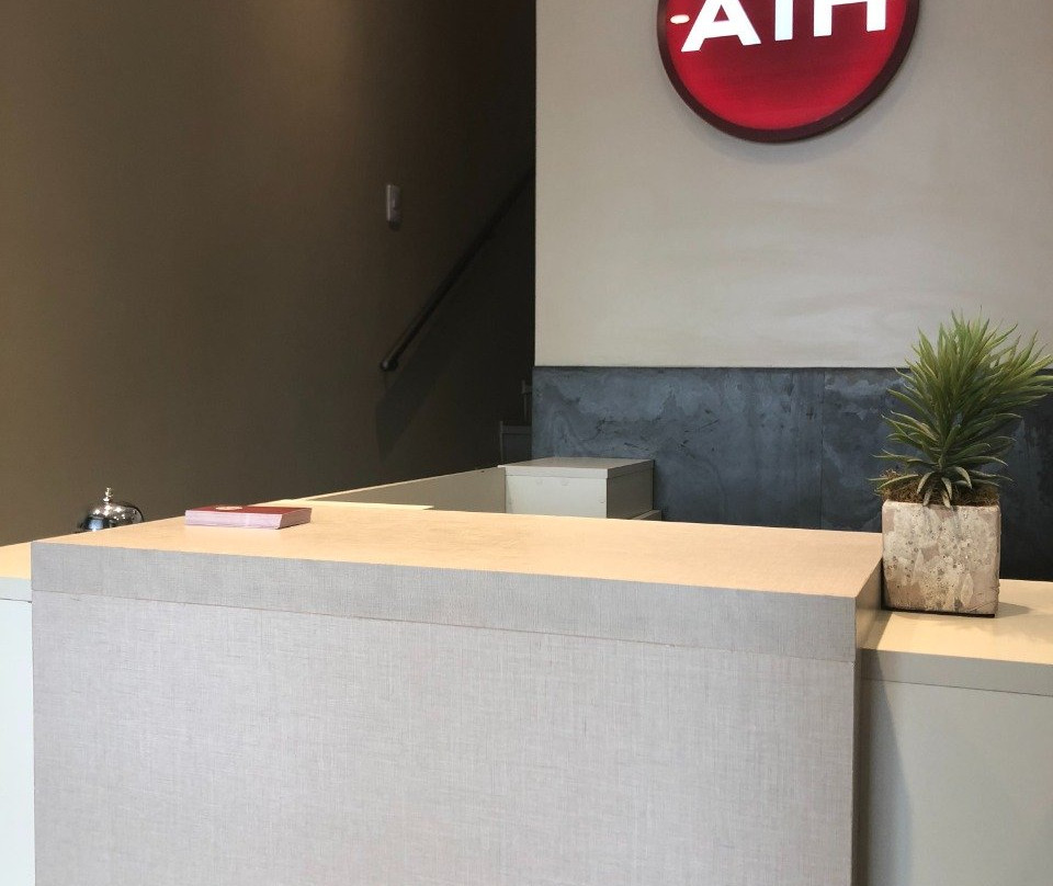 Alhambra Inn Hotel主图